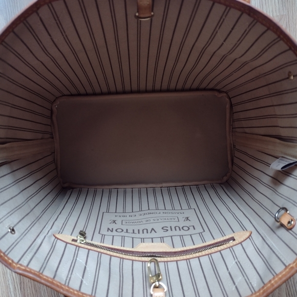 Louis Vuitton Neverfull MM - Picture 3 of 14